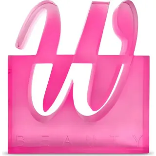 I.C.O.N. の受賞トロフィー