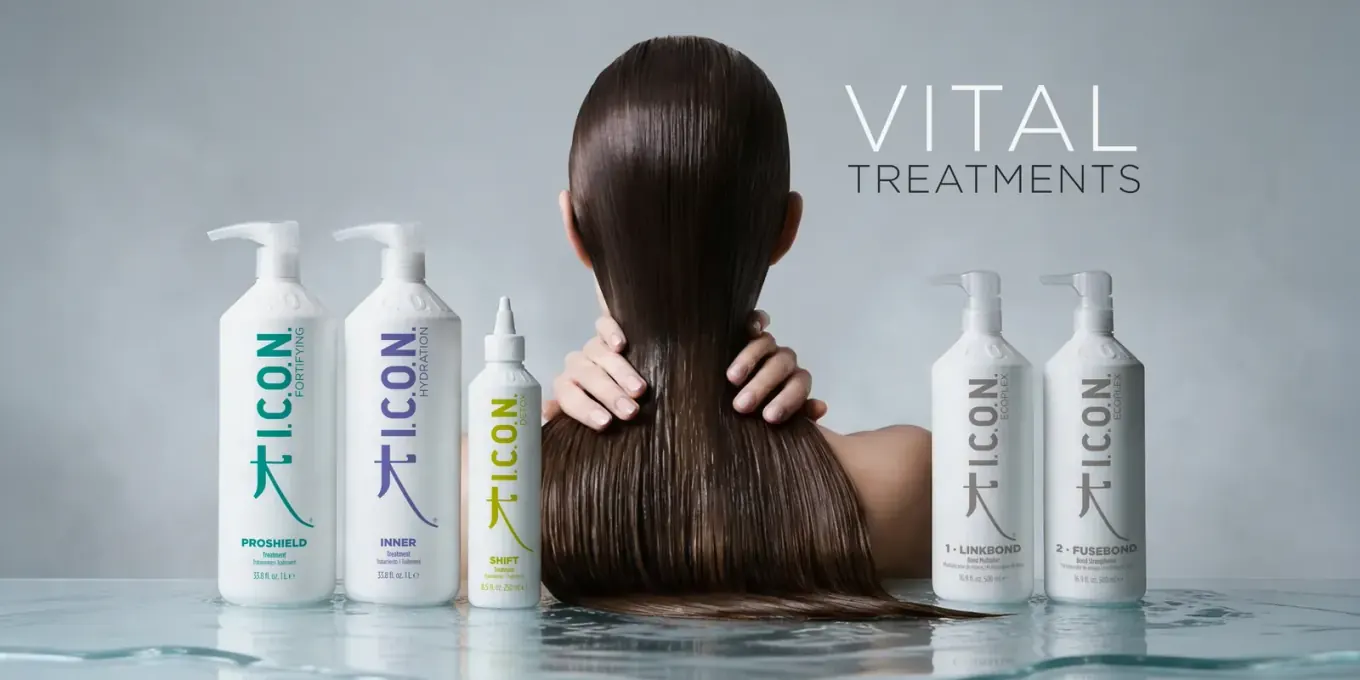 モデルの濡れた髪を囲む I.C.O.N. Vital Treatments：Proshield、Inner、Shift、Linkbond と Fusebond の Ecoplex ボトル